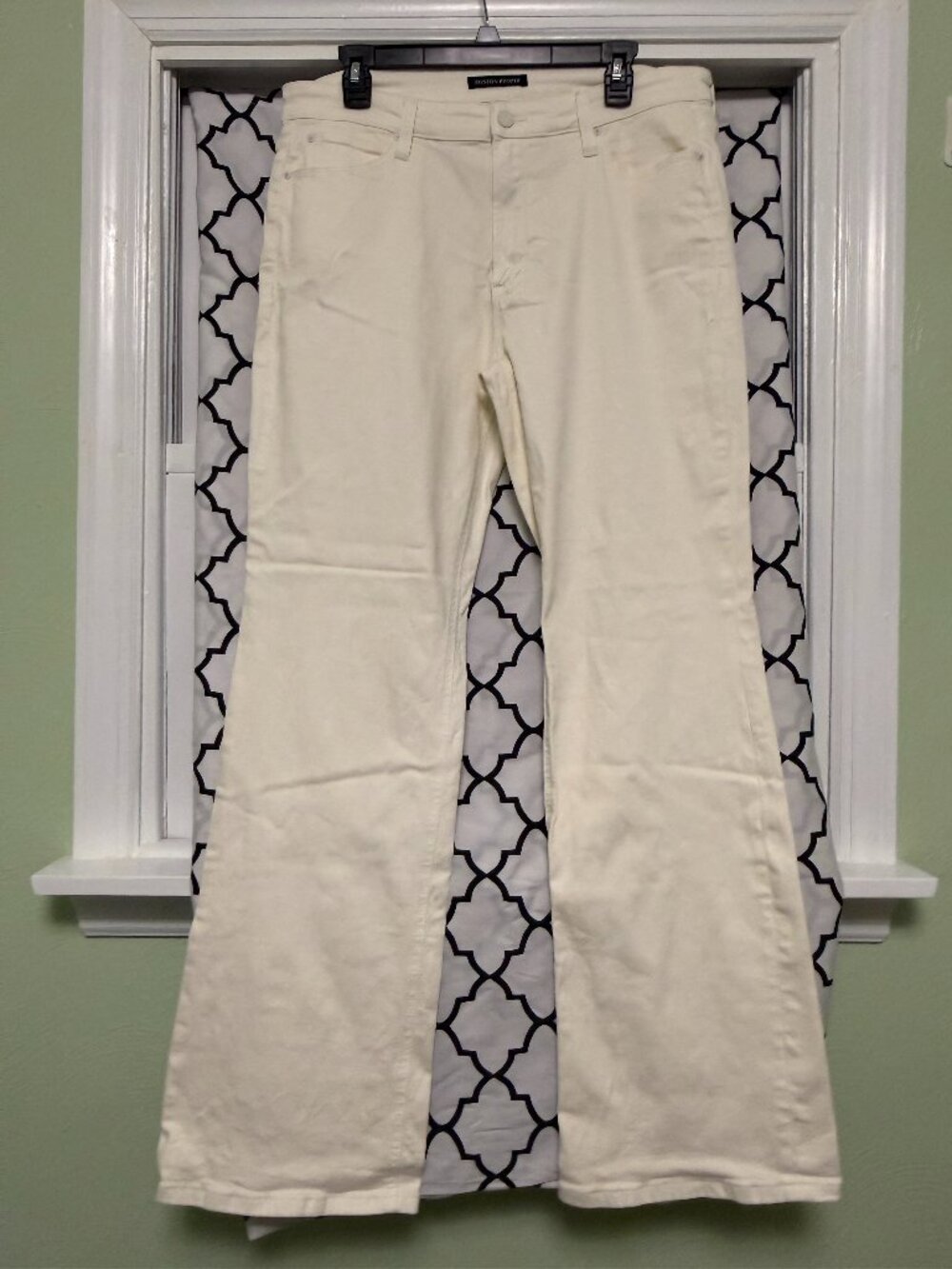 Boston Proper Ivory Stretch Bootcut Jeans Size 14 Cream Denim - Picture 3 of 10